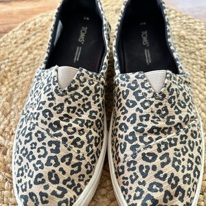 TOMS Women's Leopard Print Flats